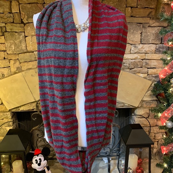 NWOT Red and Gray Striped Infinity Scarf - Picture 8 of 8